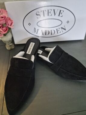 Steve Madden Black Suede Pointed-Toe Slip-On Loafers